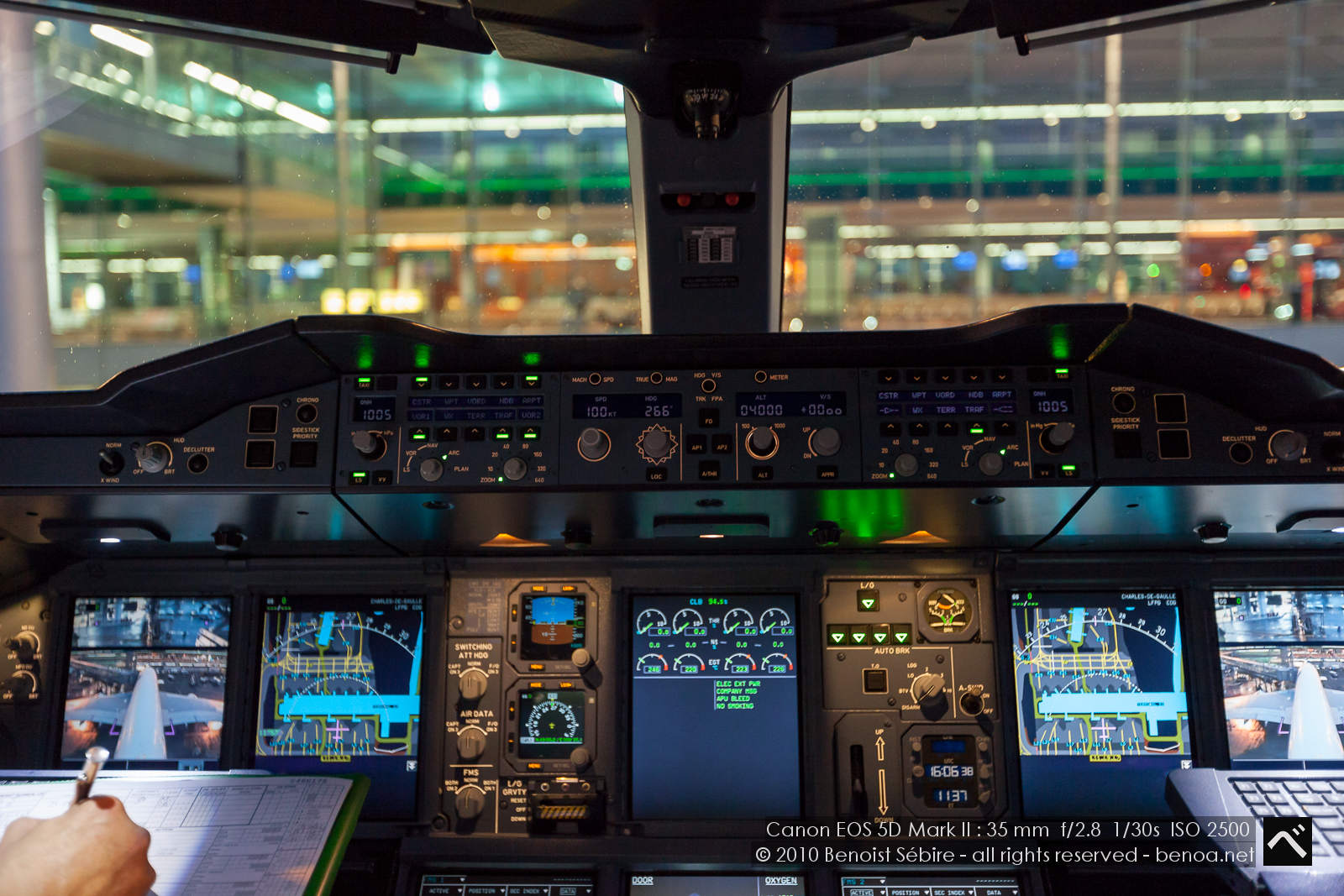 A380 Cockpit-01