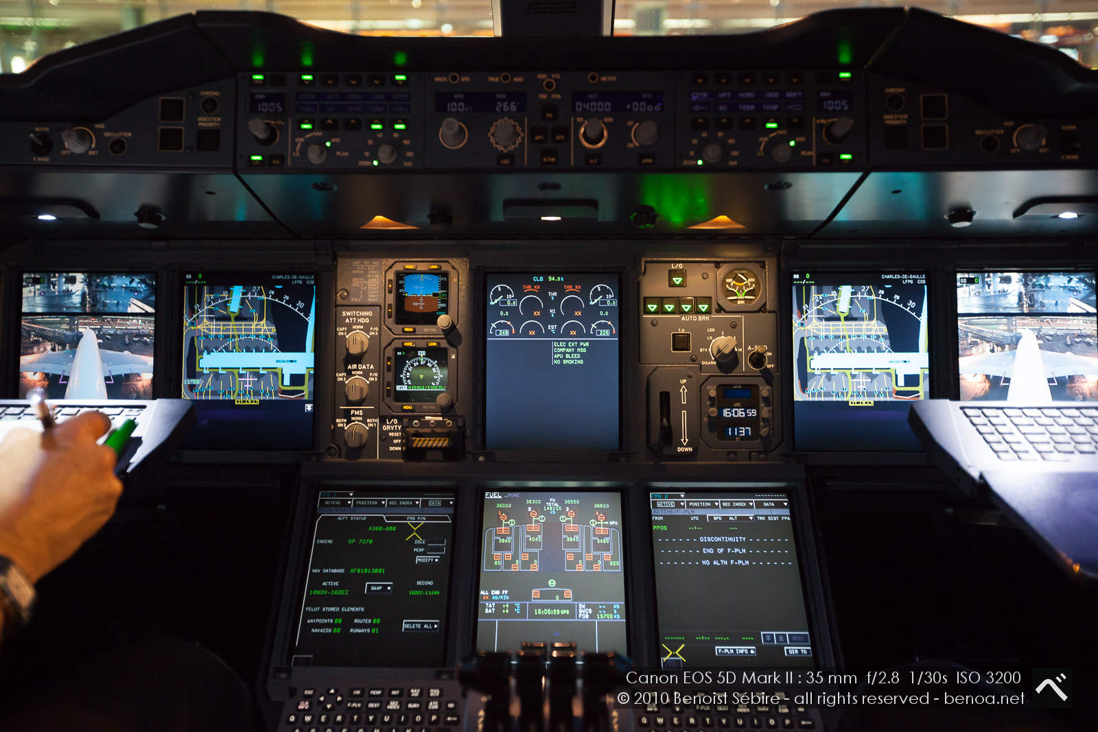 A380 Cockpit-02
